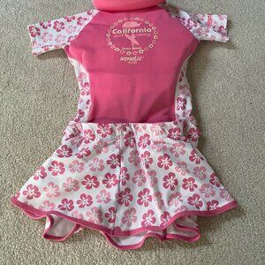 Ayastar  Rash guard and Swim preserver in one suit  Size 3-4T